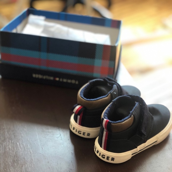 Tommy Hilfiger Other - Tommy Hilfiger Kids Shoe Sz 7